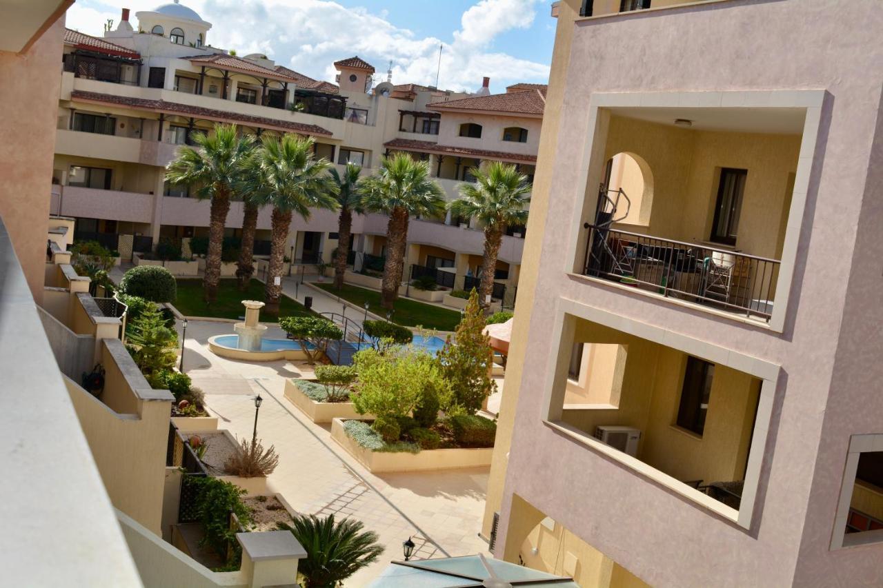Queens Gardens - Kato Paphos - Next To Kings Ave Mall --- By Yiota Екстериор снимка