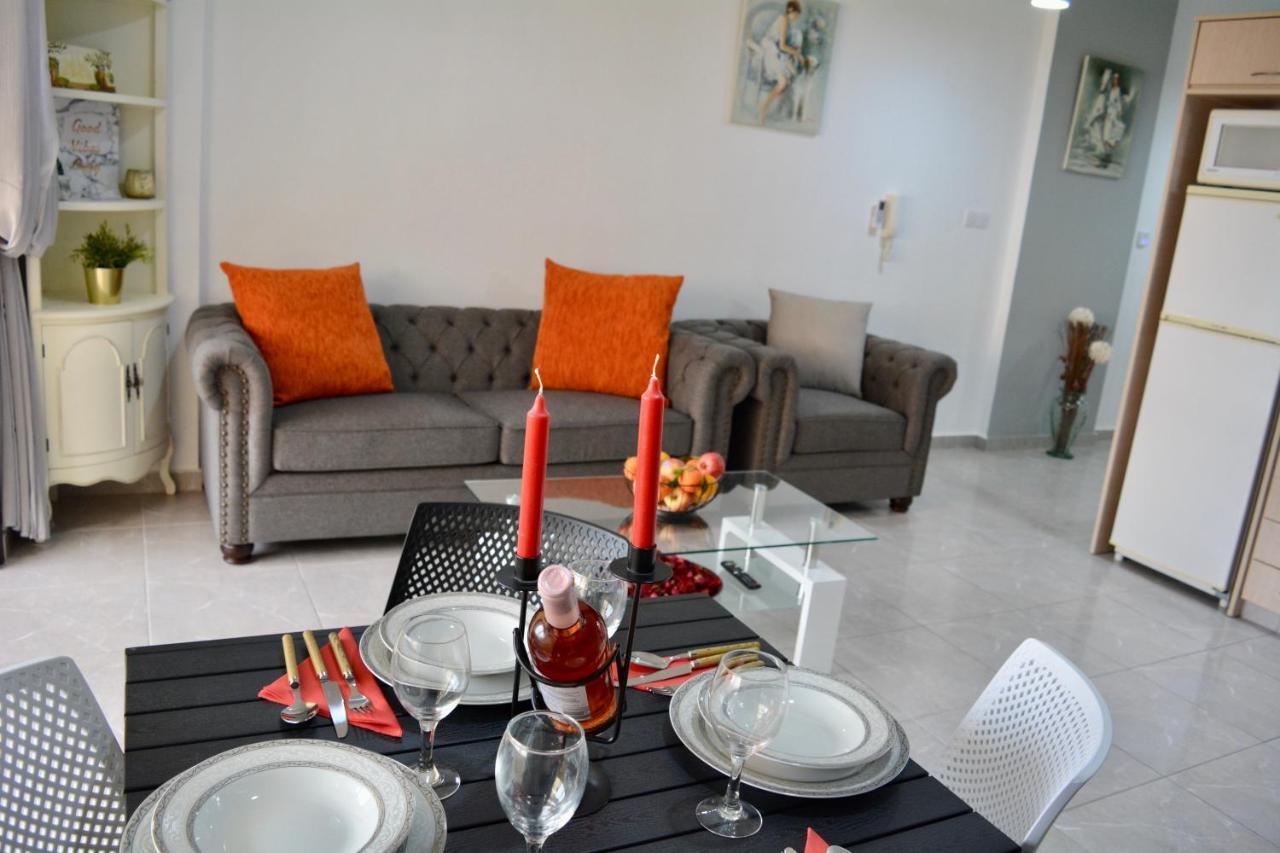 Queens Gardens - Kato Paphos - Next To Kings Ave Mall --- By Yiota Екстериор снимка