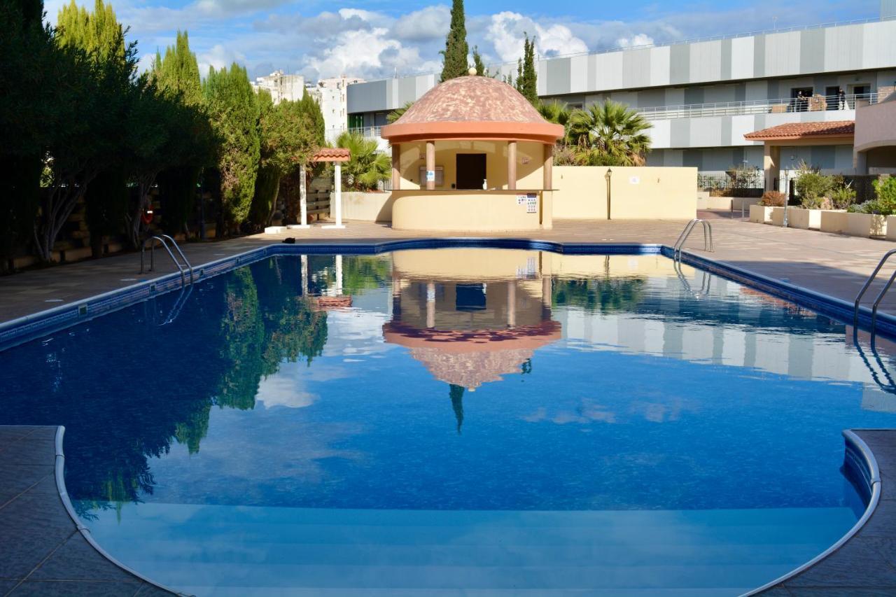 Queens Gardens - Kato Paphos - Next To Kings Ave Mall --- By Yiota Екстериор снимка