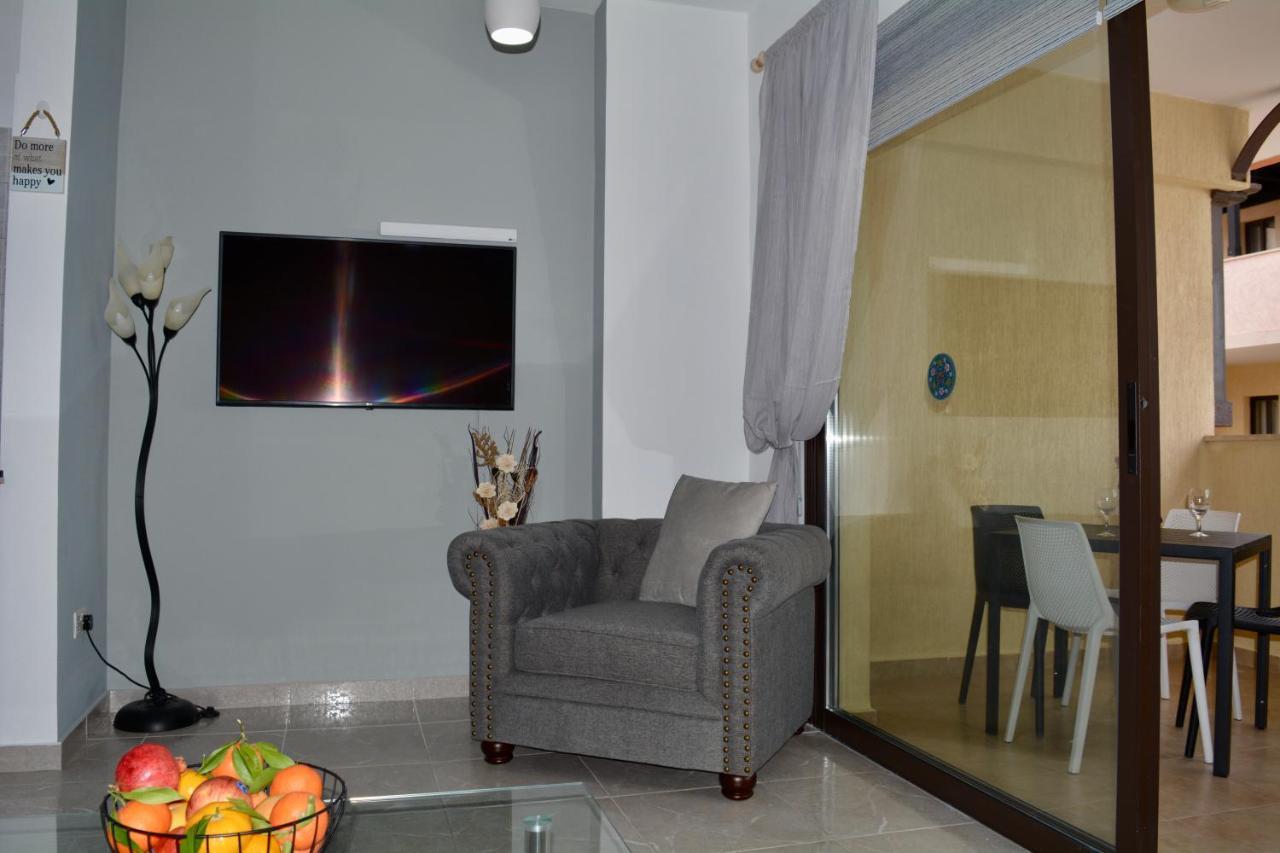Queens Gardens - Kato Paphos - Next To Kings Ave Mall --- By Yiota Екстериор снимка