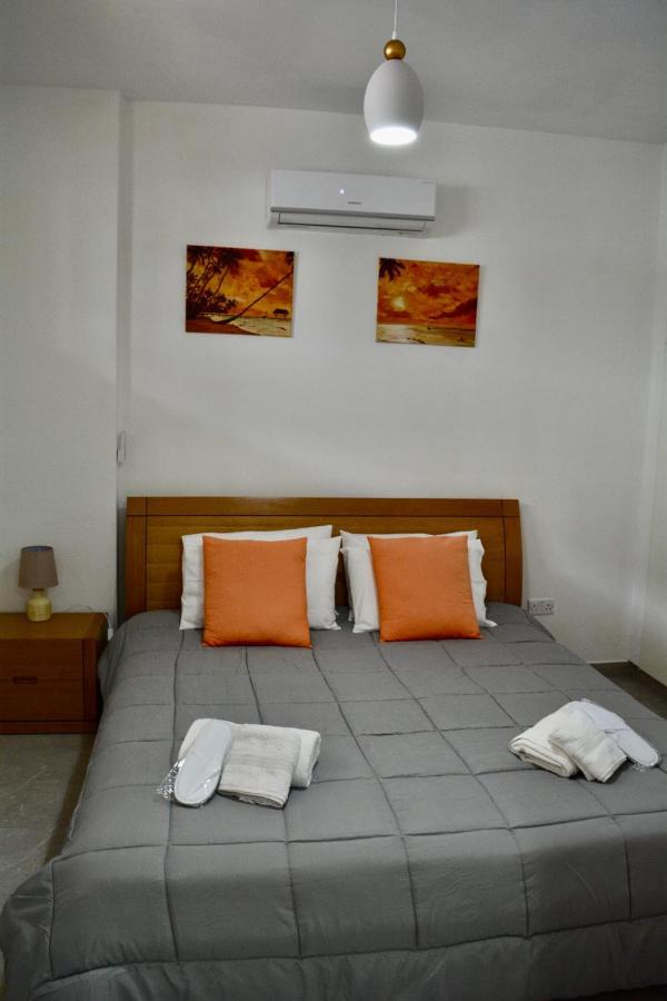 Queens Gardens - Kato Paphos - Next To Kings Ave Mall --- By Yiota Екстериор снимка